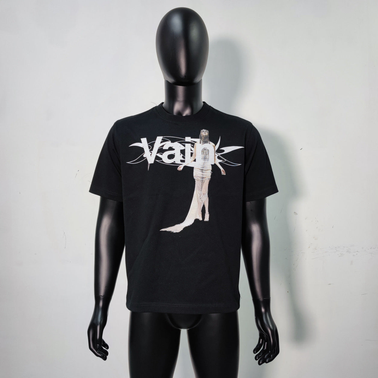 Vain tee